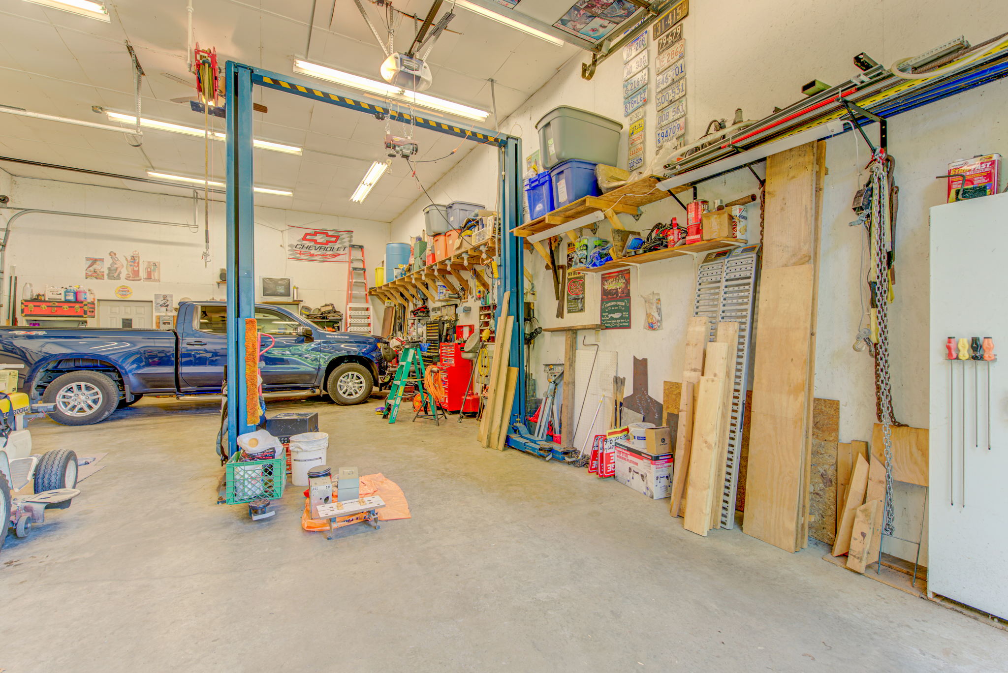 02 Interior Garage