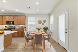 8Y8A6853 virtually staged.jpeg