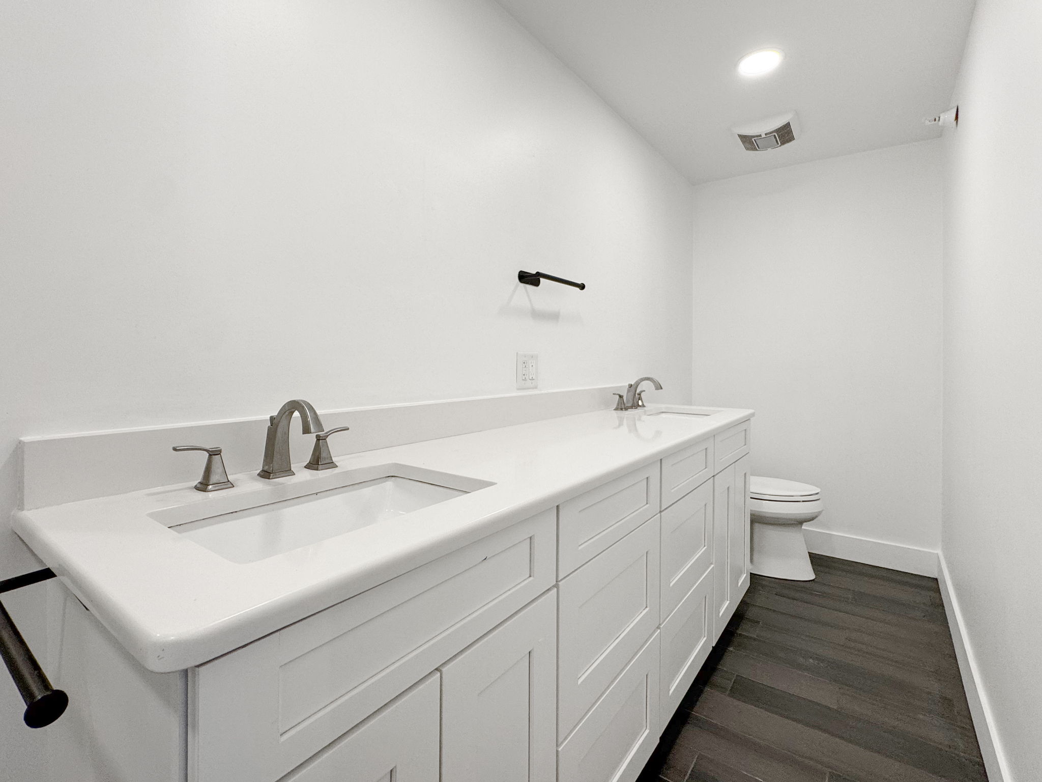 Bathroom 2 - IMG_9450