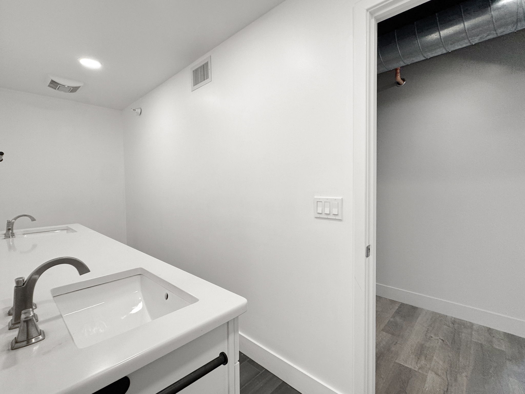 Bathroom 2 - IMG_9452