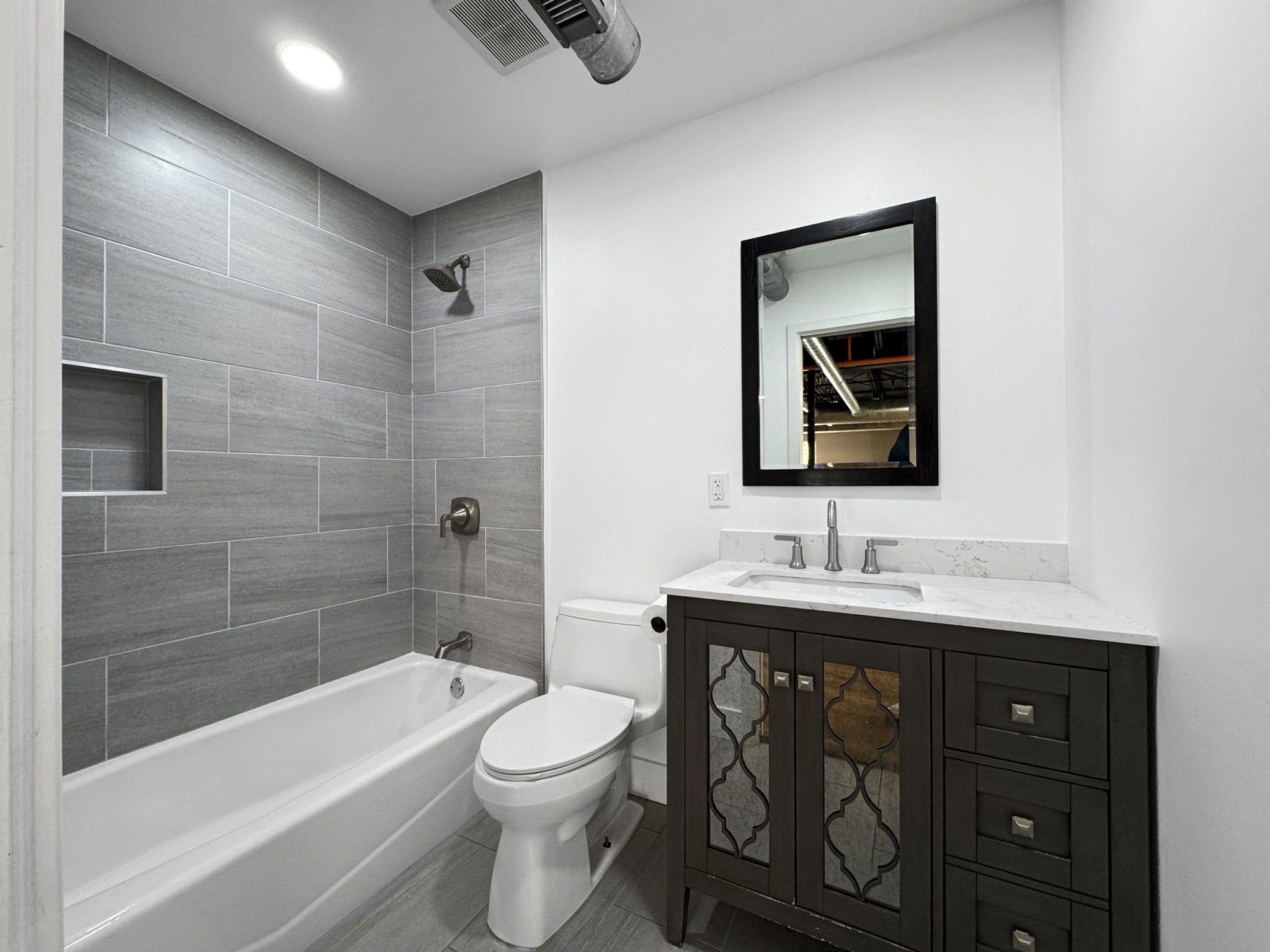 Bathroom 3 - IMG_9455