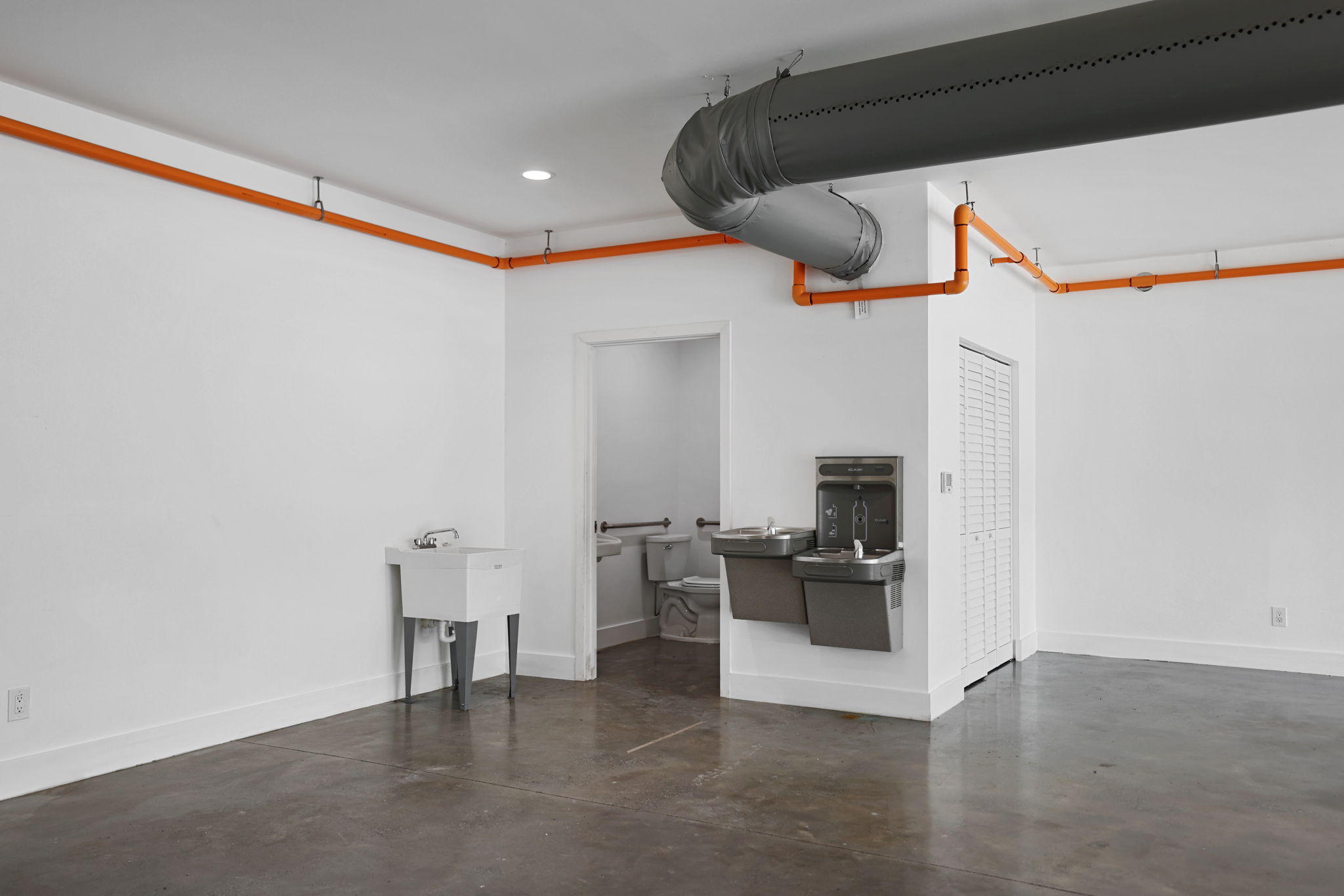 Bldg 2 Room 1 Bathroom - 495A7276 (1)