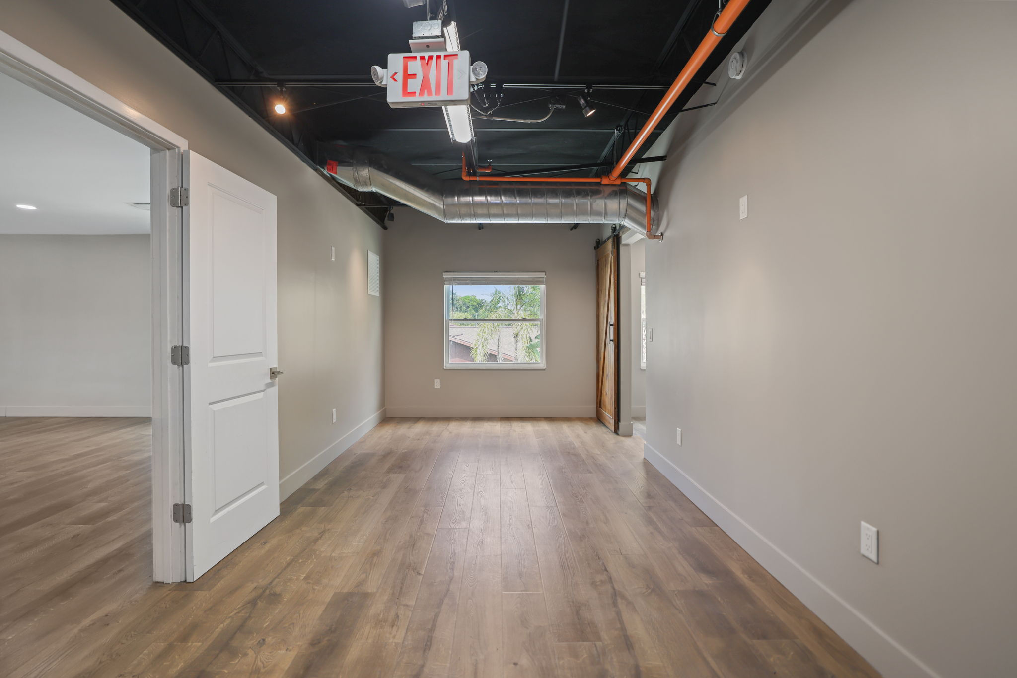 Hallway 2nd Floor - 495A7214 (1)