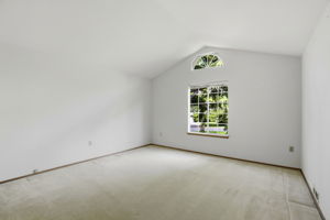 027_F8_10831 NE 64th St