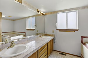 030_F8_10831 NE 64th St