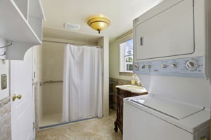 034_F8_10831 NE 64th St