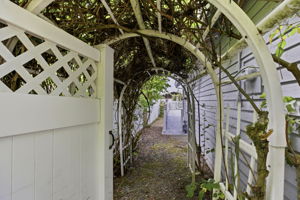 040_F8_10831 NE 64th St