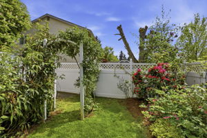 042_F8_10831 NE 64th St