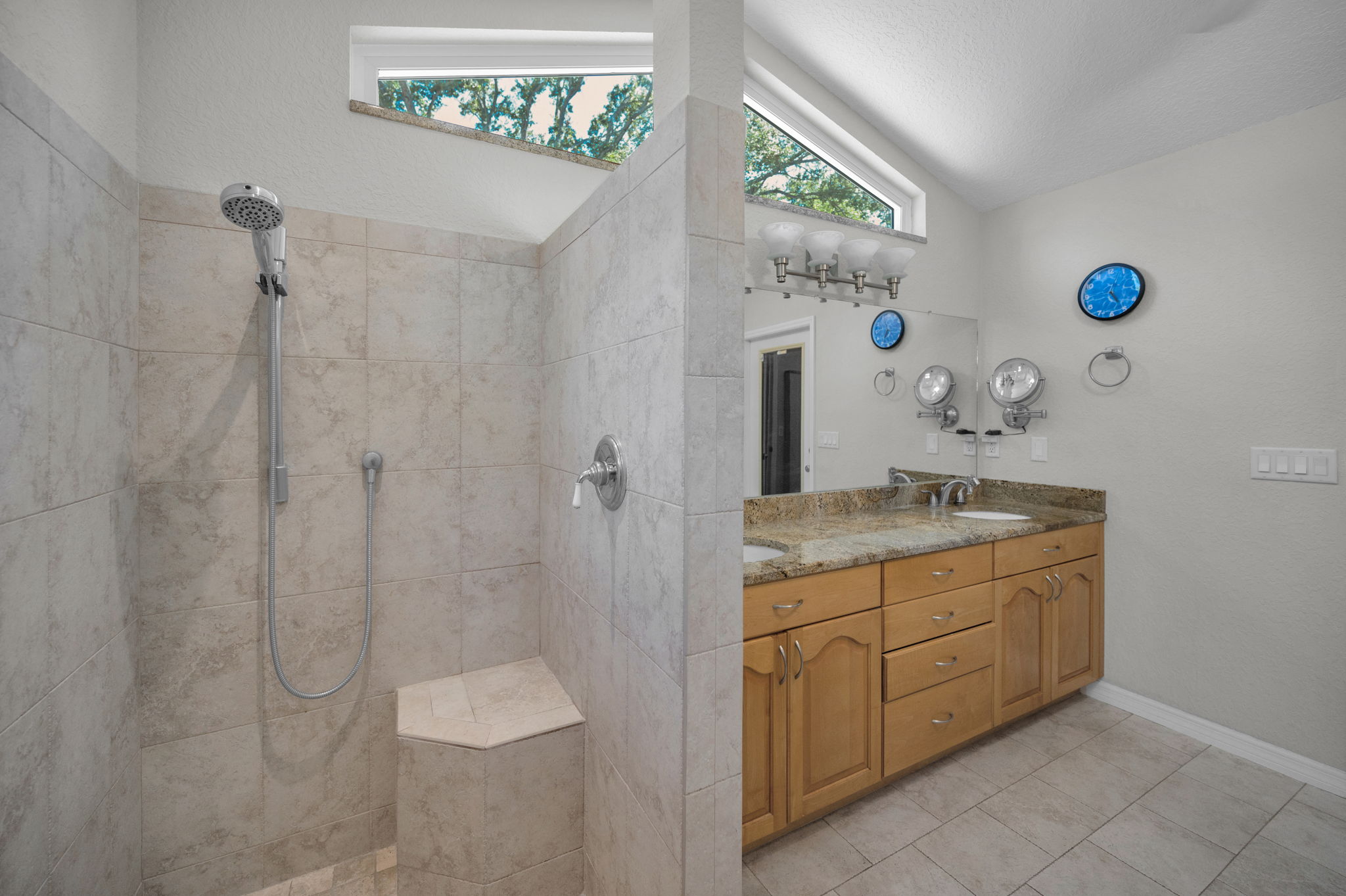 Primary Bathroom1c
