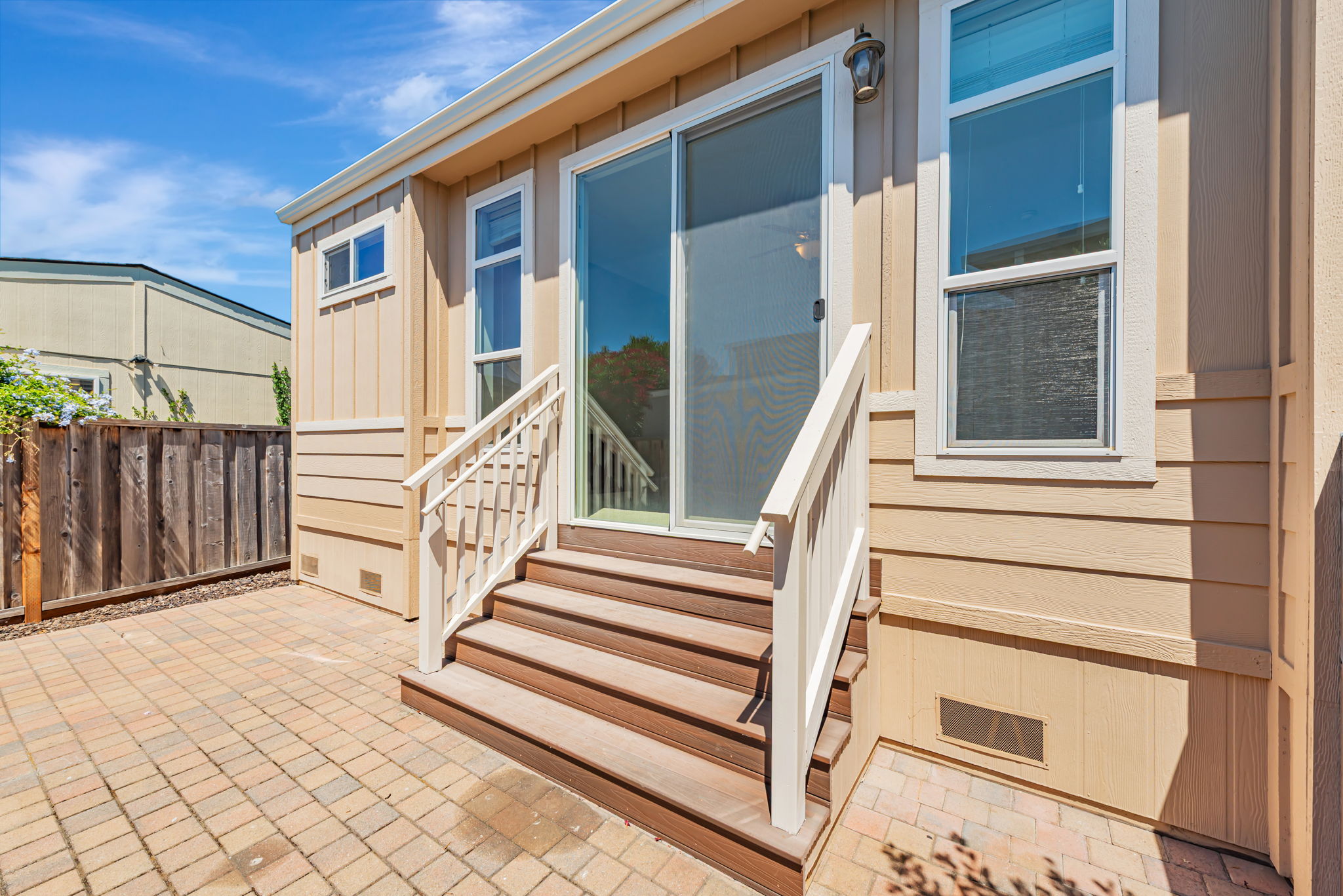 039_1085 Tasman Dr 74 