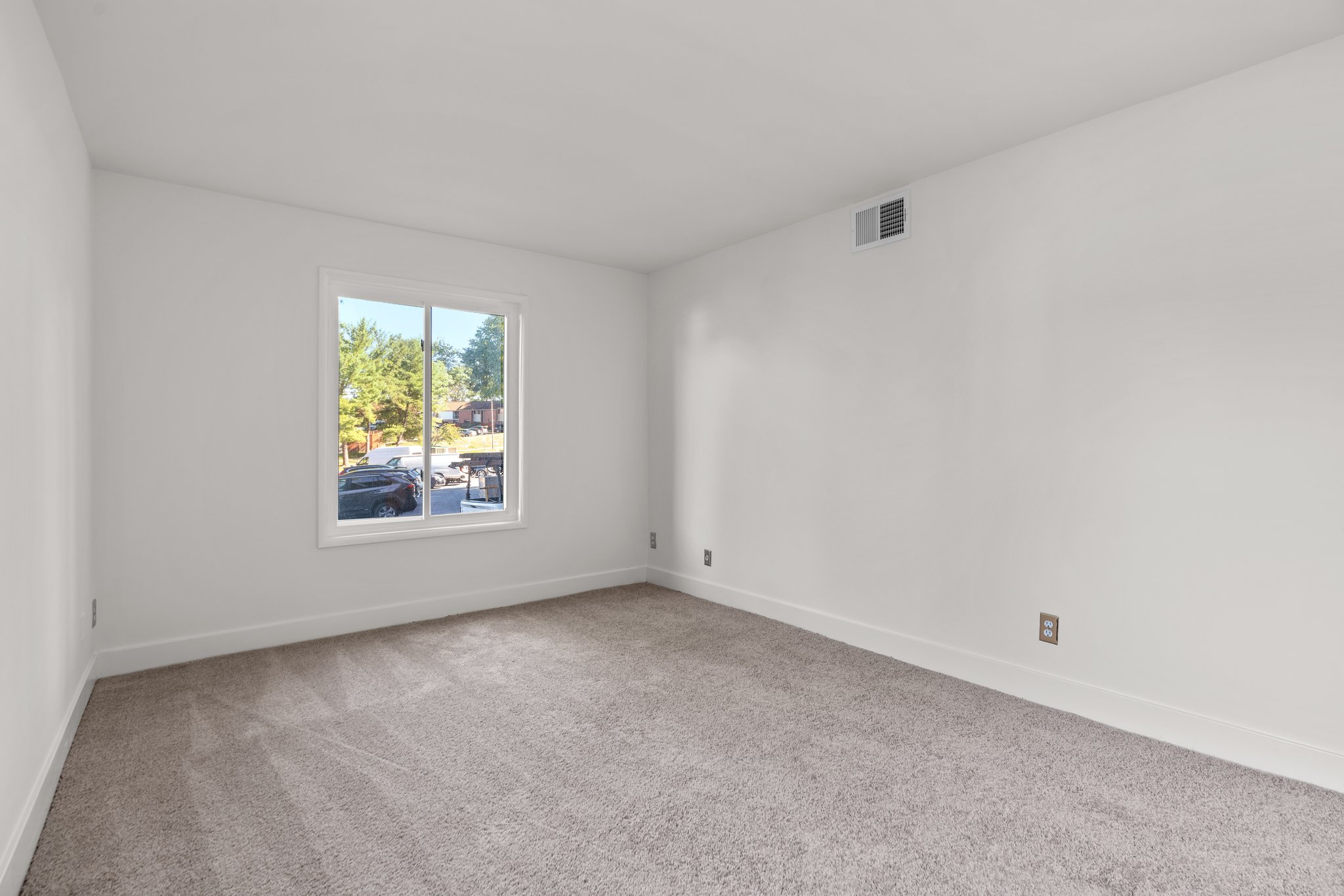 22. Main bedroom.jpg