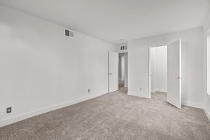 25. Main bedroom.jpg