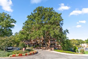 04. Front exterior .jpg