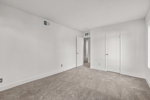 23. Main bedroom.jpg