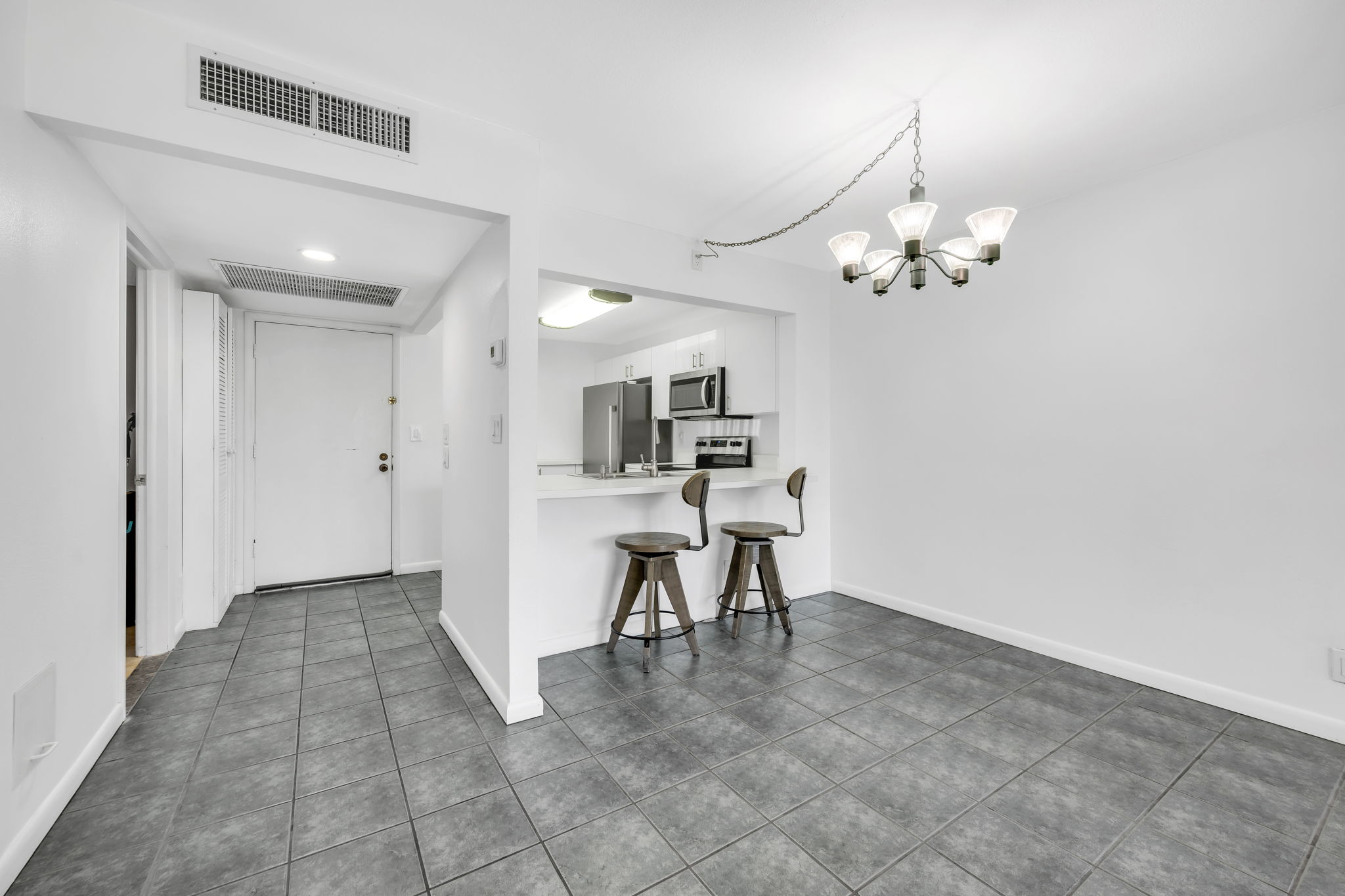 Breakfast Bar - Kitchen