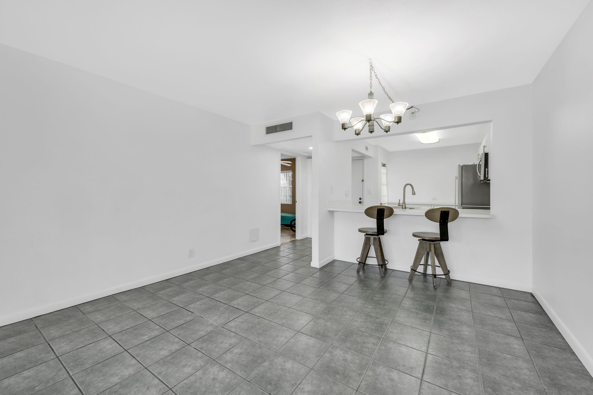 Dining- Breakfast Bar