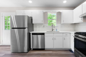 and new stainless appliances. ***New kitchen cabinet doors are due to be delivered and then installed on 05/15.