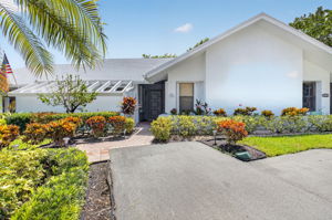  Photo 0