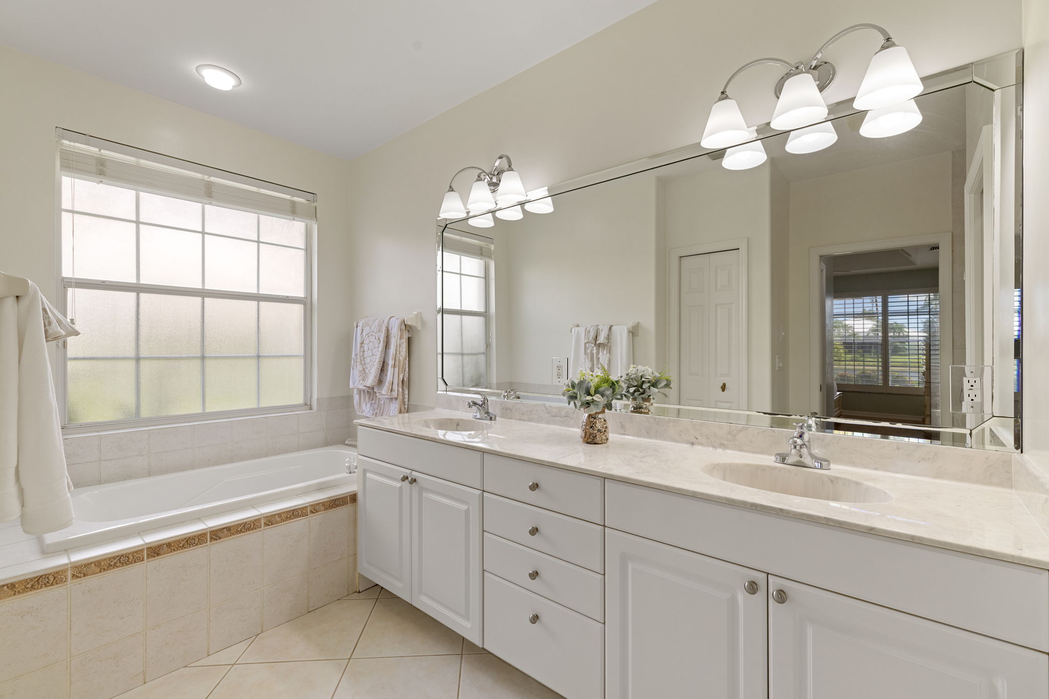 Master Bath soaking tub and dual sinks