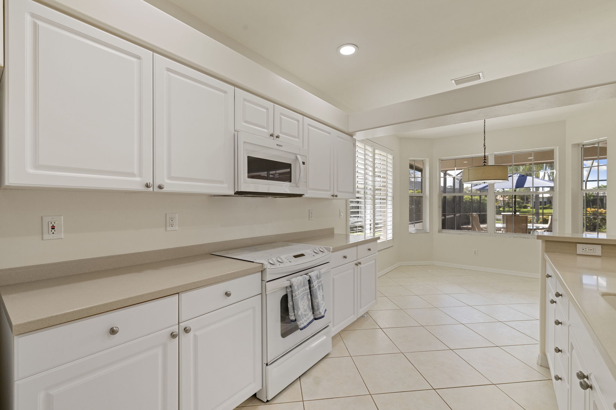 Kitchen/eat in area