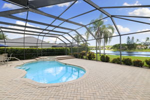 Pool hot tub/lake view