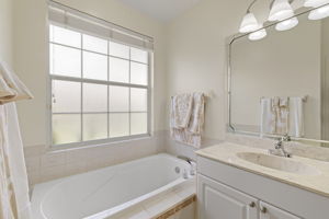 Soaking tub