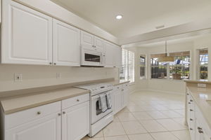 Kitchen/eat in area