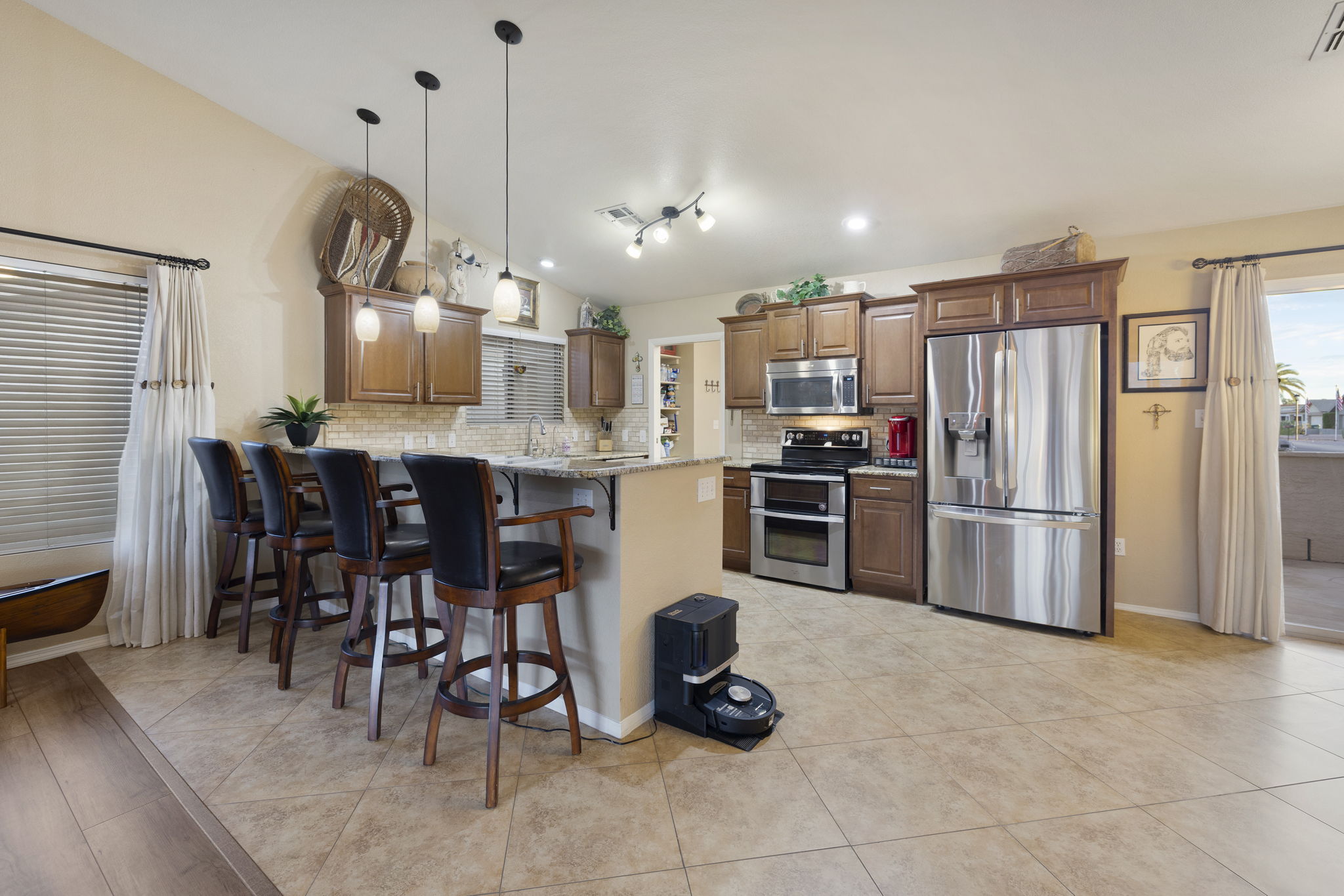  Photo 48