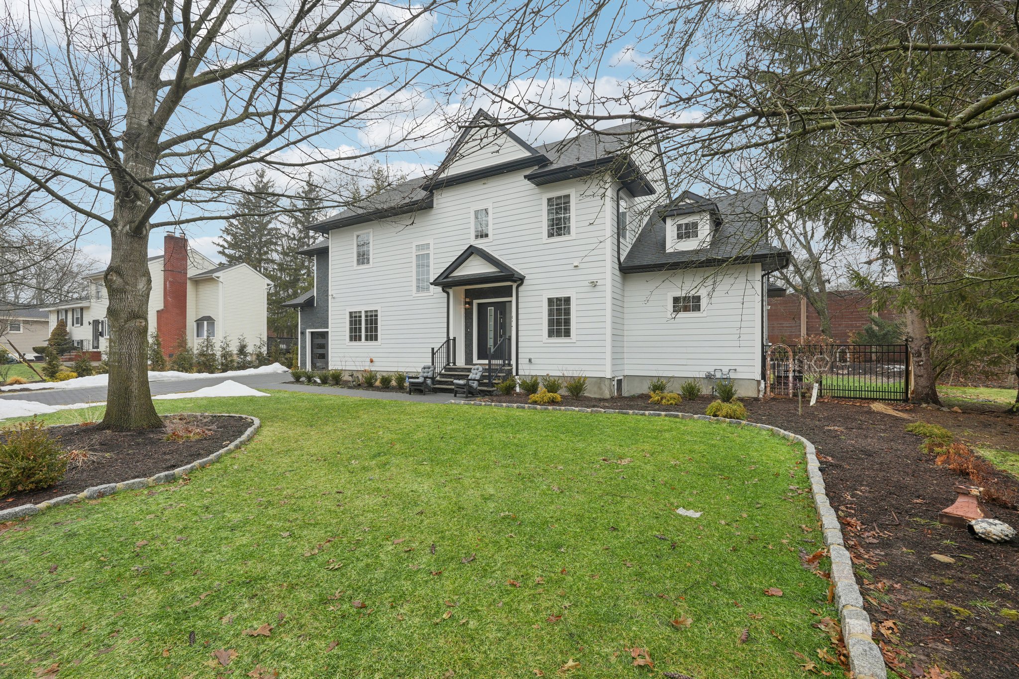 Arbor Dr-S0903-003 (2).jpg