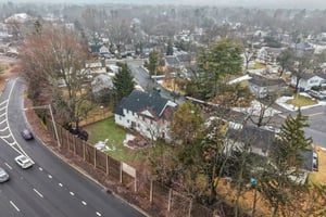 Arbor Dr-S0903-071 (2).jpg