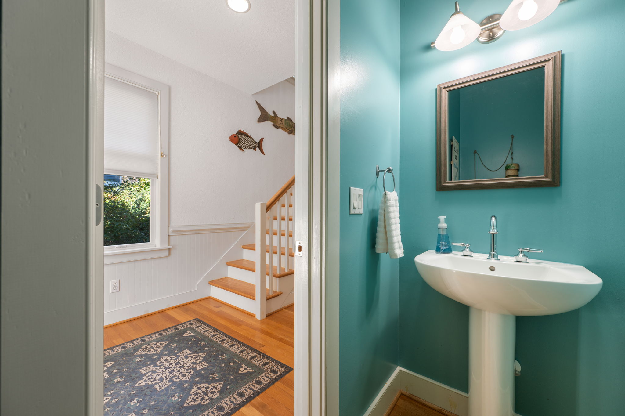 109-Beachcomber-Ct-Foyer-Half-Bath