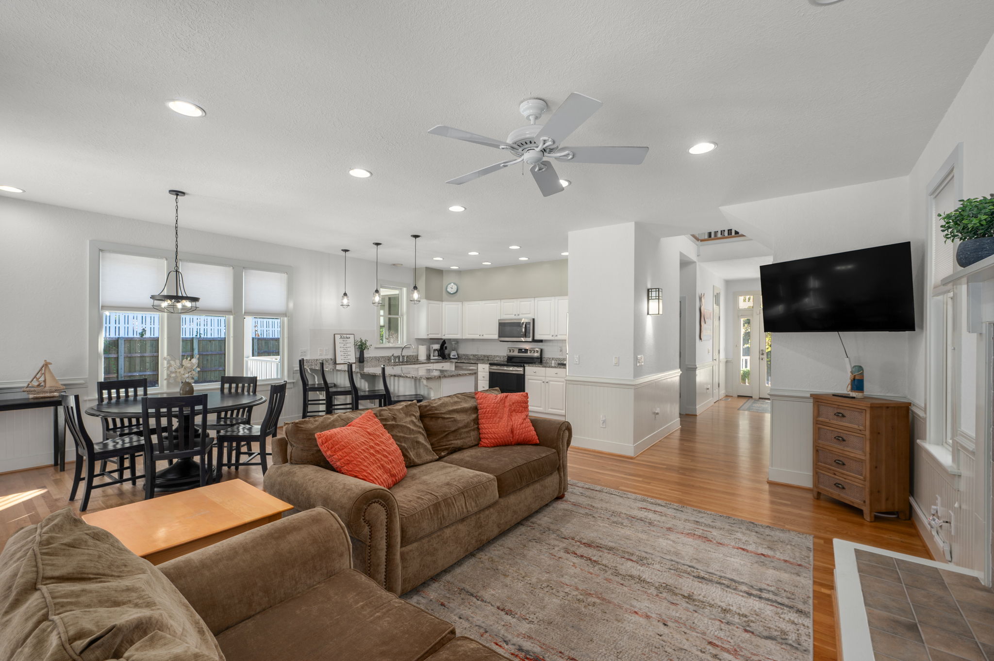 109-Beachcomber-Ct-Living-V7