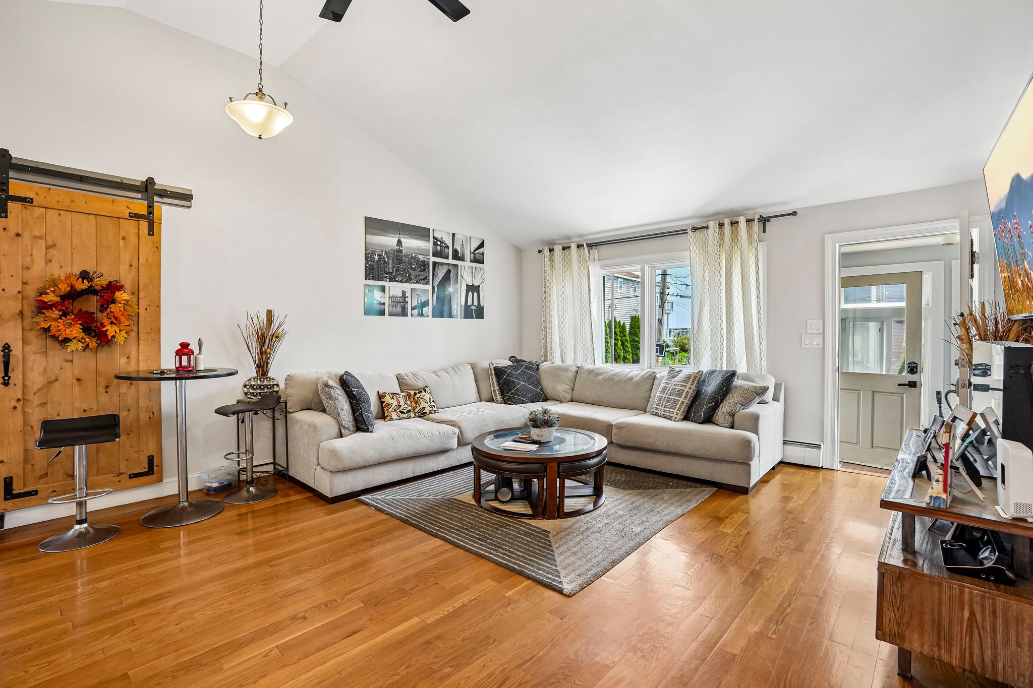 Broadsound Ave-S2506-006.jpg