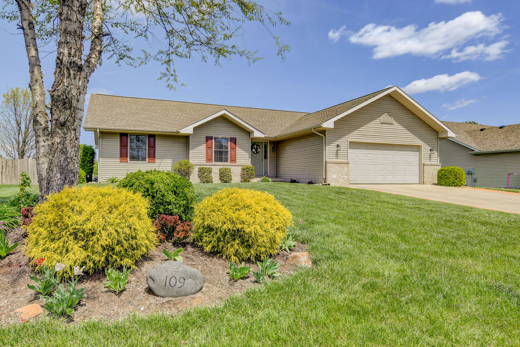 109 Brookside Glen Dr, Sherman, IL 62684 Design Eyes Photography