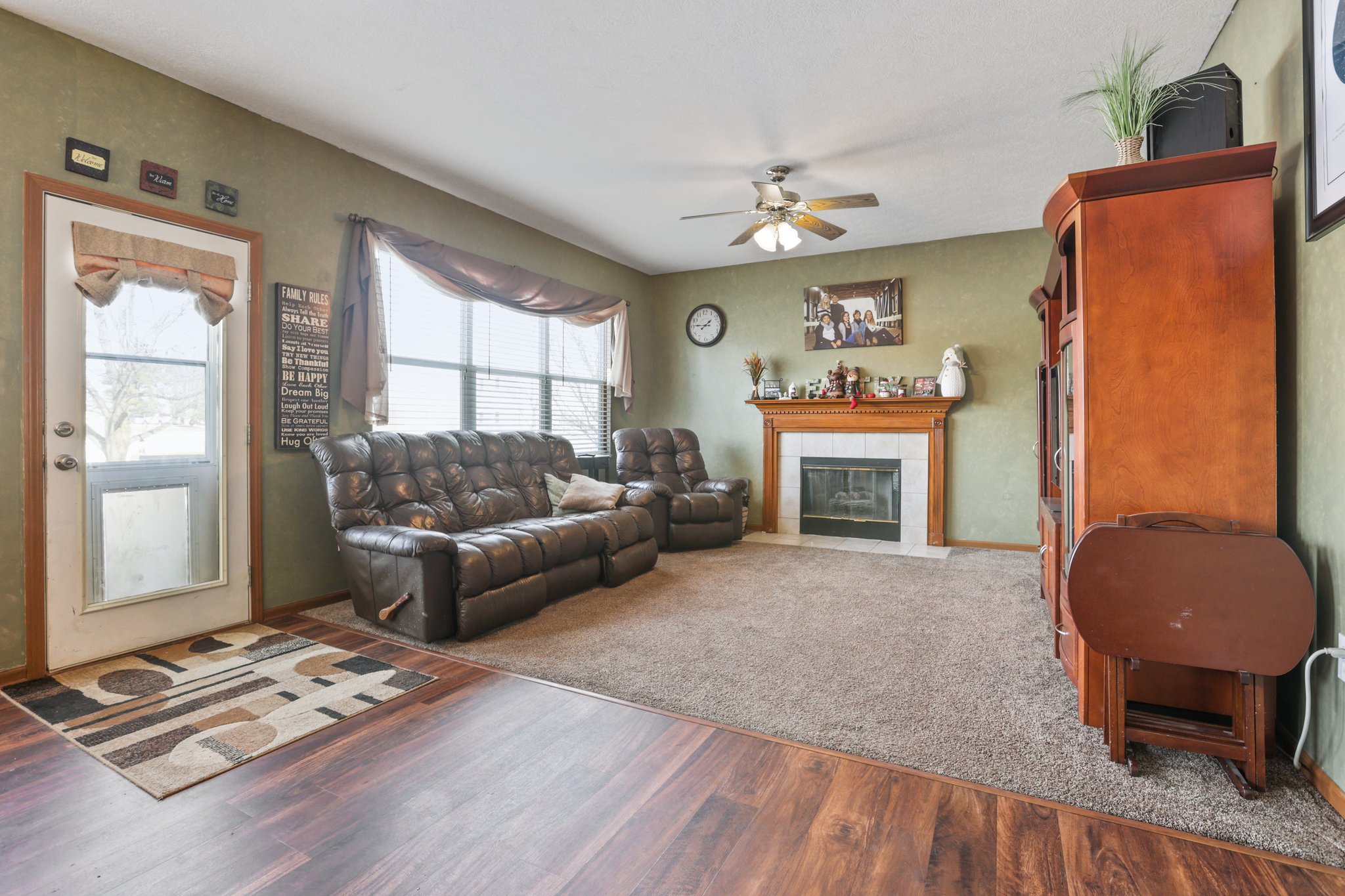 Family Room w/Gas Fireplace