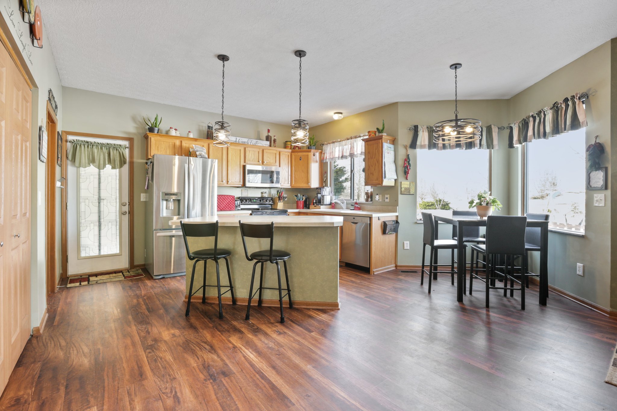 Kitchen/Eating Area