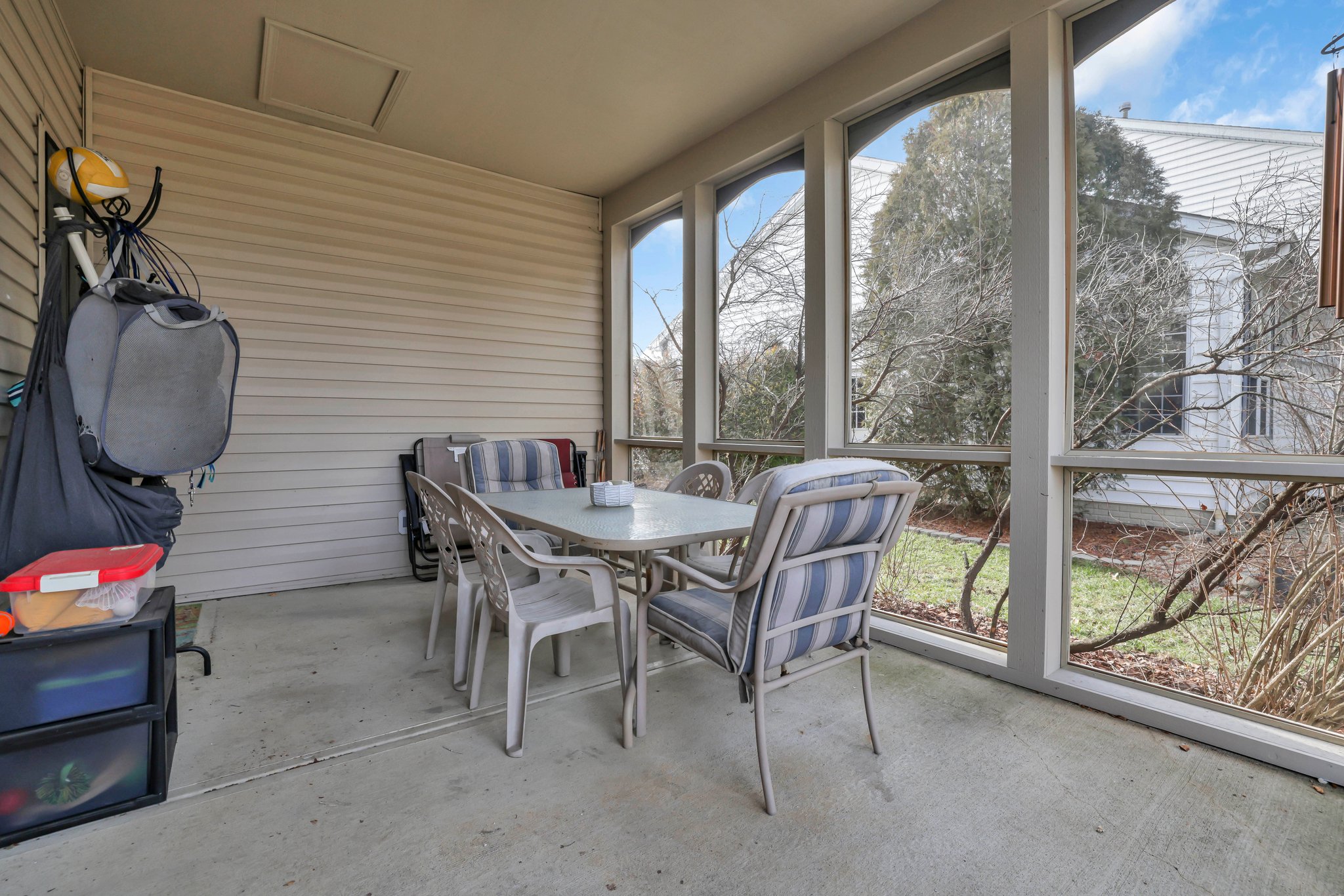 Screened-in Porch