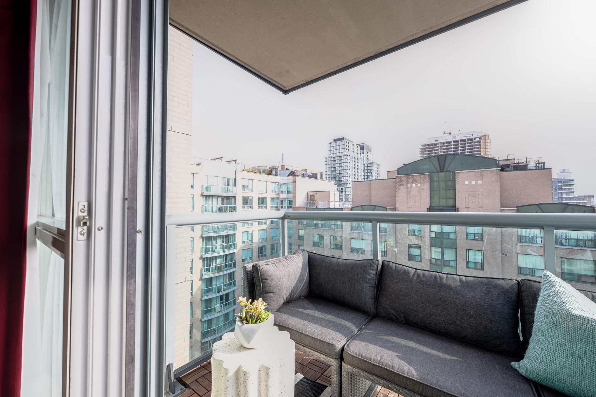 Toronto property showcase — delivered property photograph 37