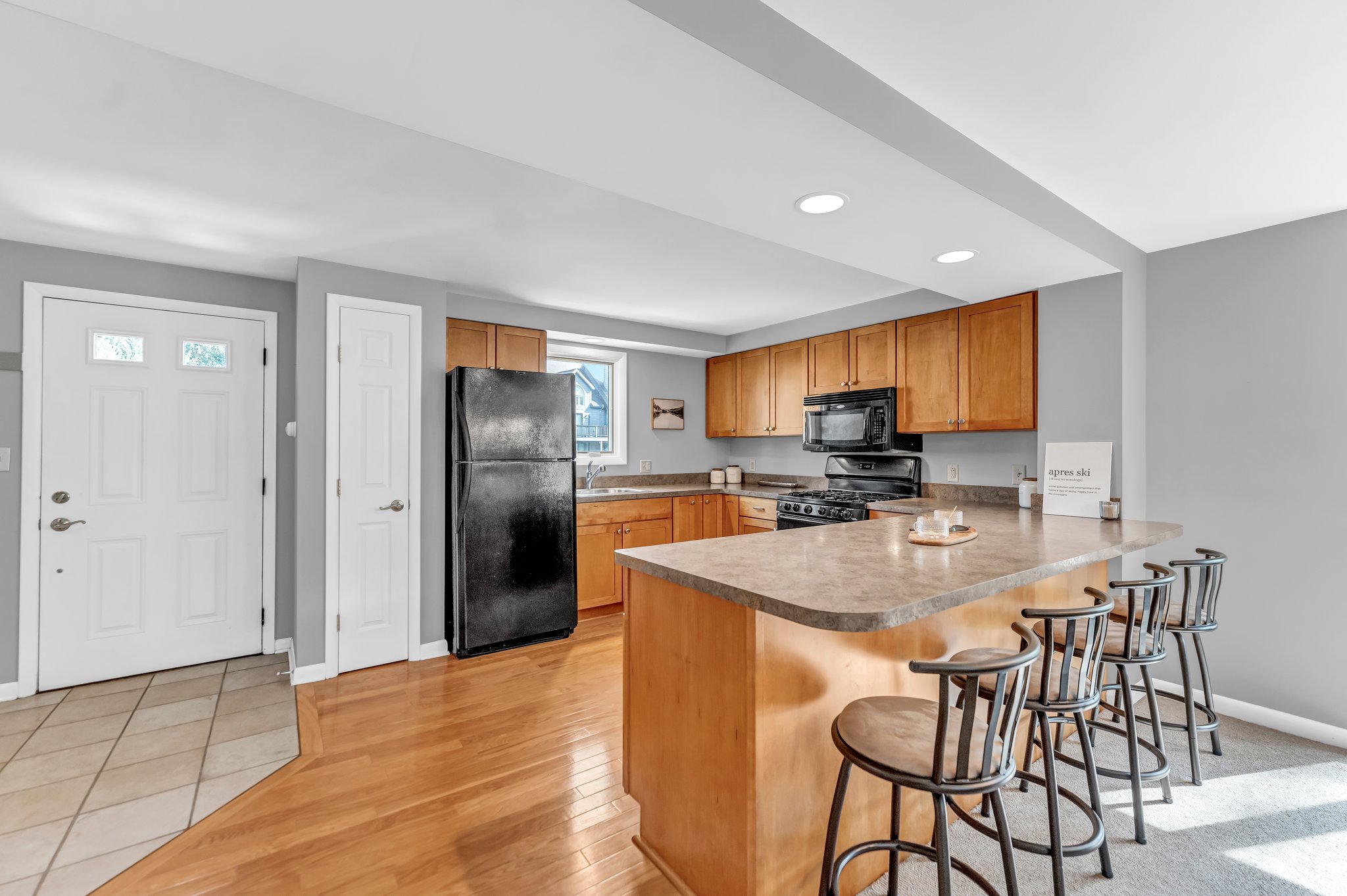 Kitchen Breakfast Bar