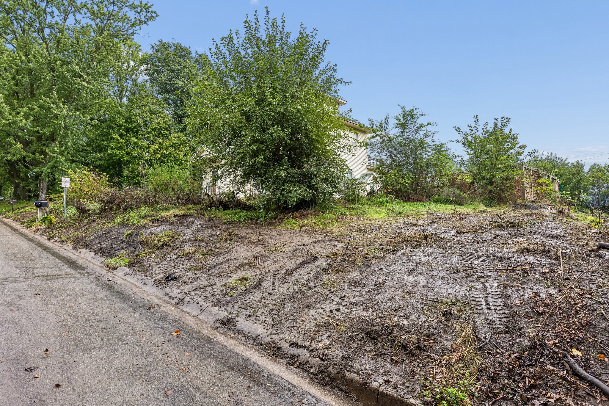 10113 - 109 S Davis Ave_003.jpg