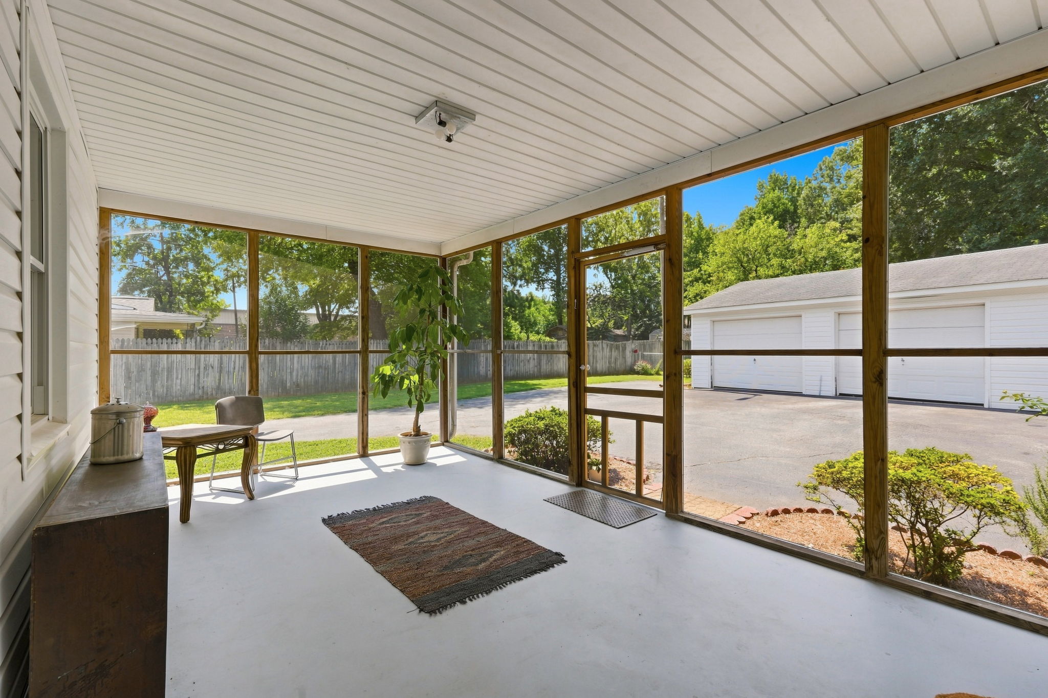Screened-in Porch