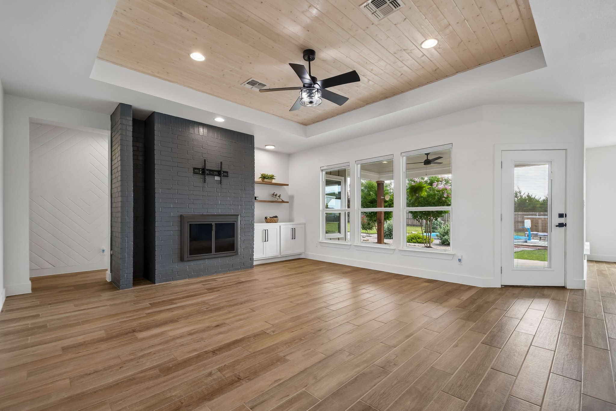 Silverado Dr-S1906-009.jpg