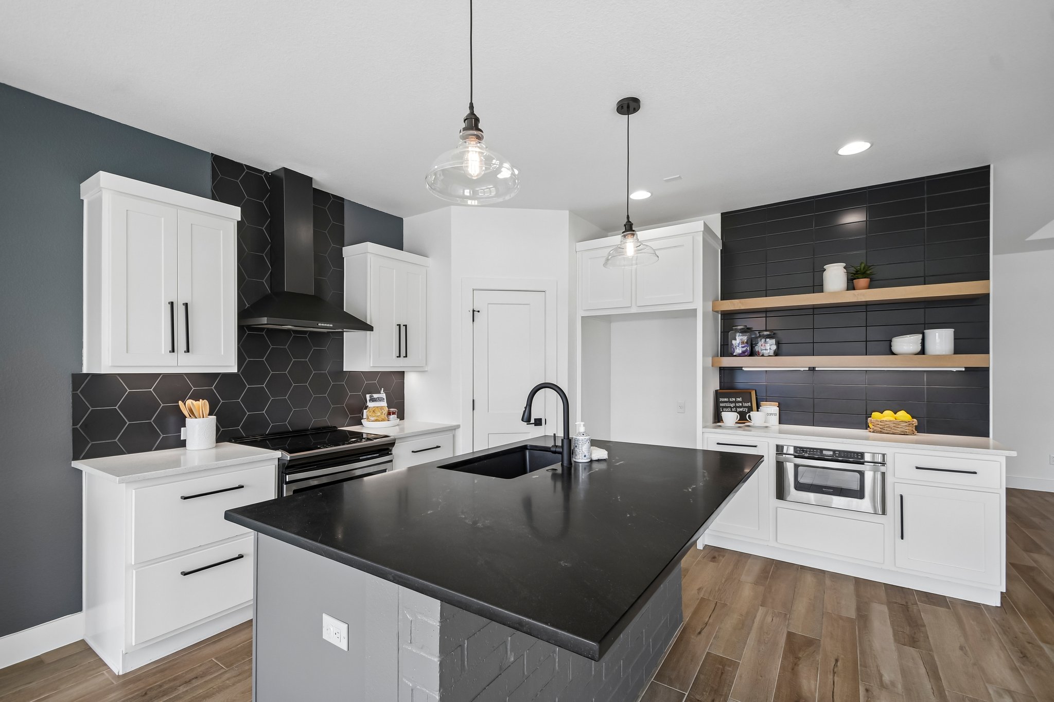 Silverado Dr-S1906-019.jpg
