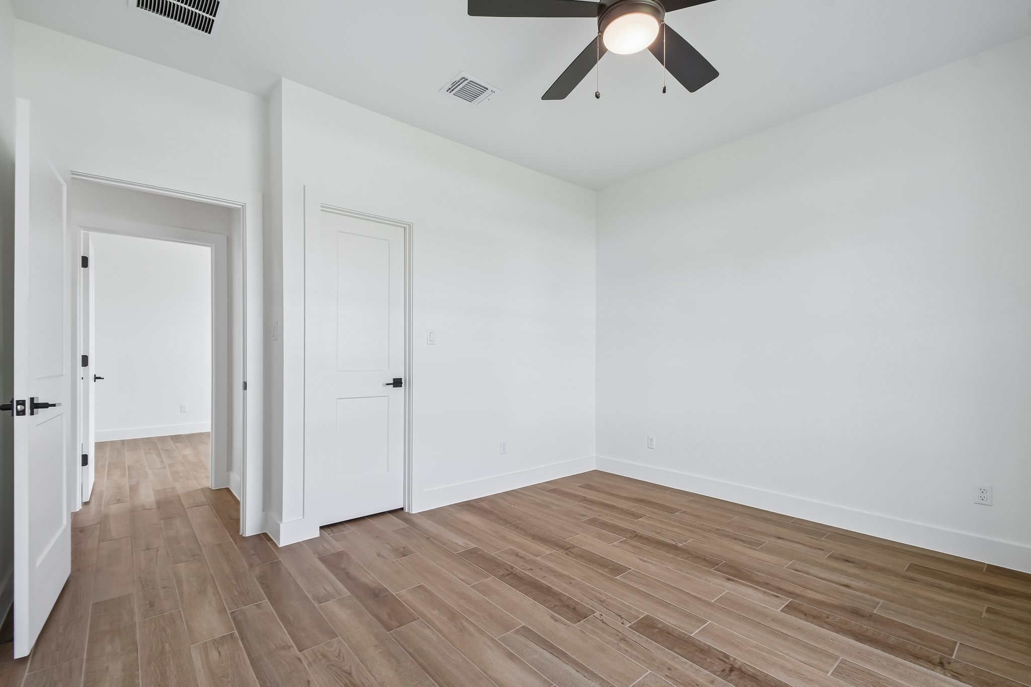 Silverado Dr-S1906-023.jpg