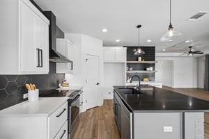 Silverado Dr-S1906-020.jpg