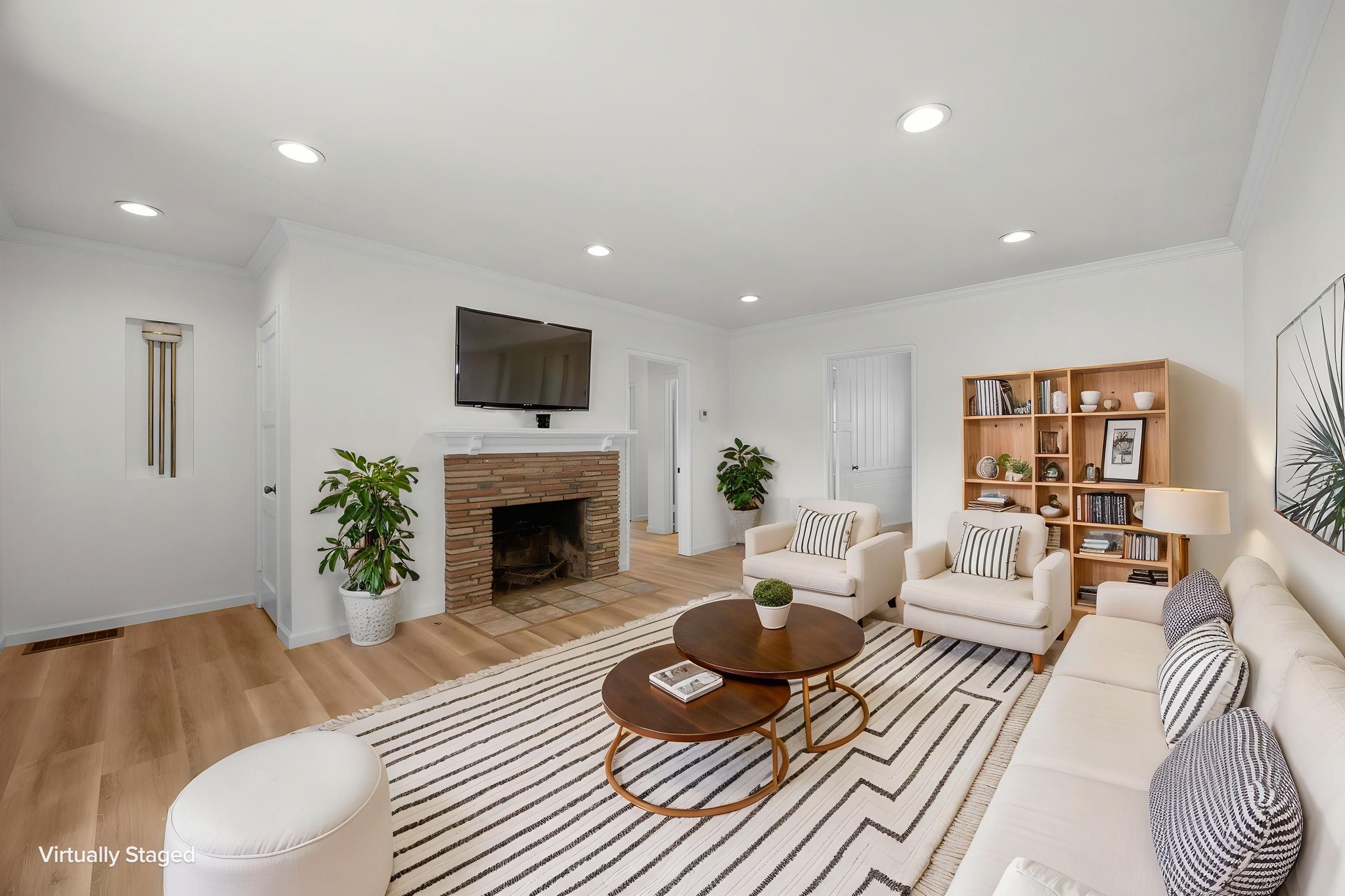 109 W Woodruff Ave-5 virtually staged.jpeg
