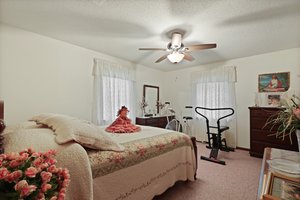  Photo 32