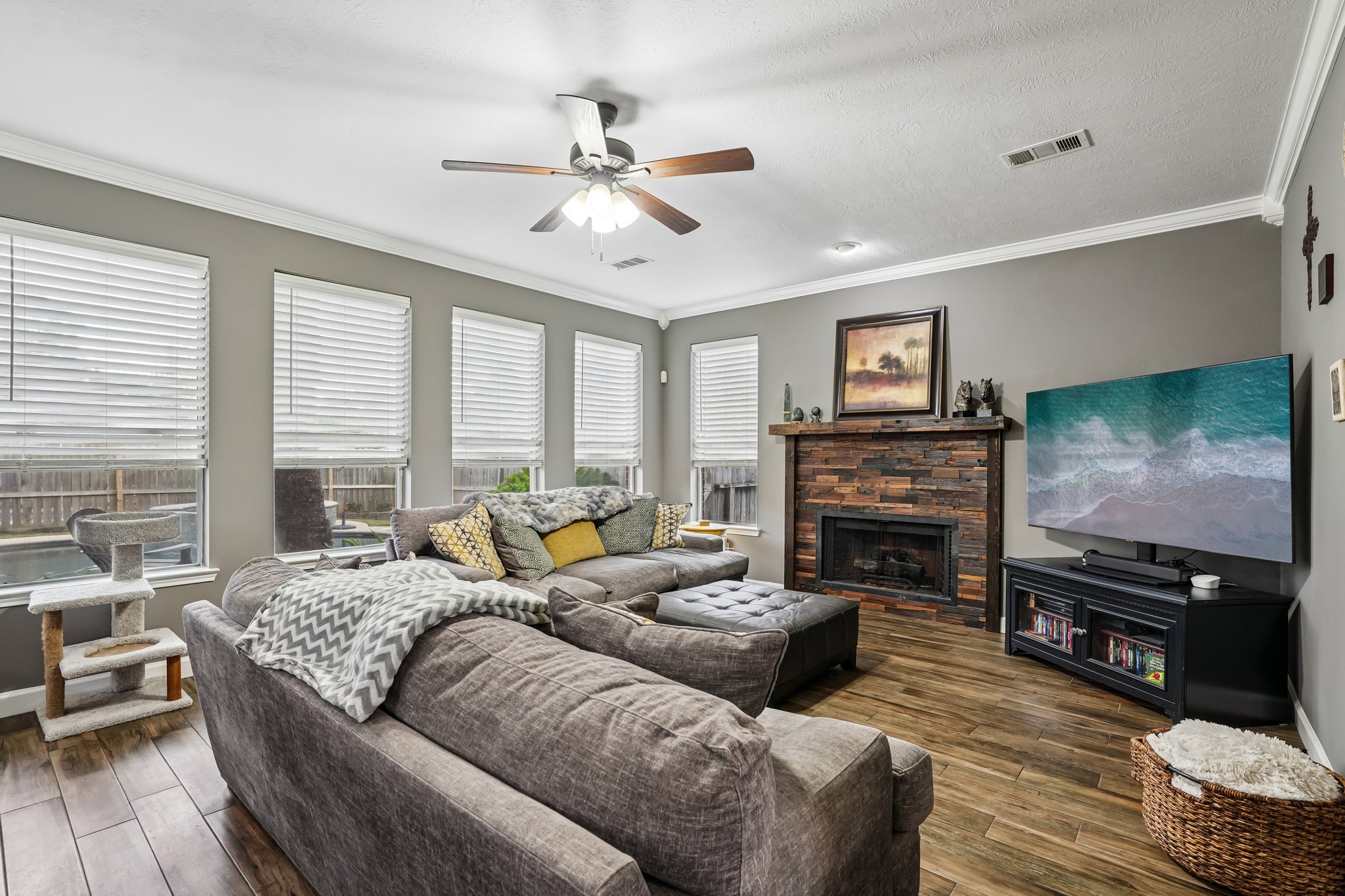 Sycamore Dr-S2604-013.jpg