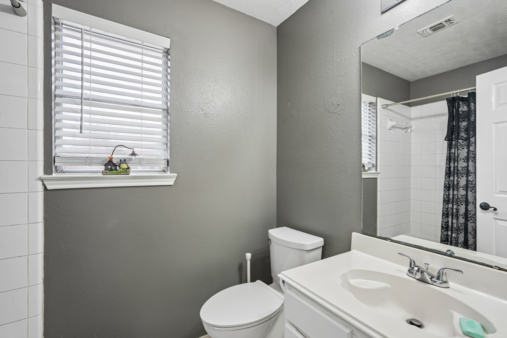 Sycamore Dr-S2604-038.jpg