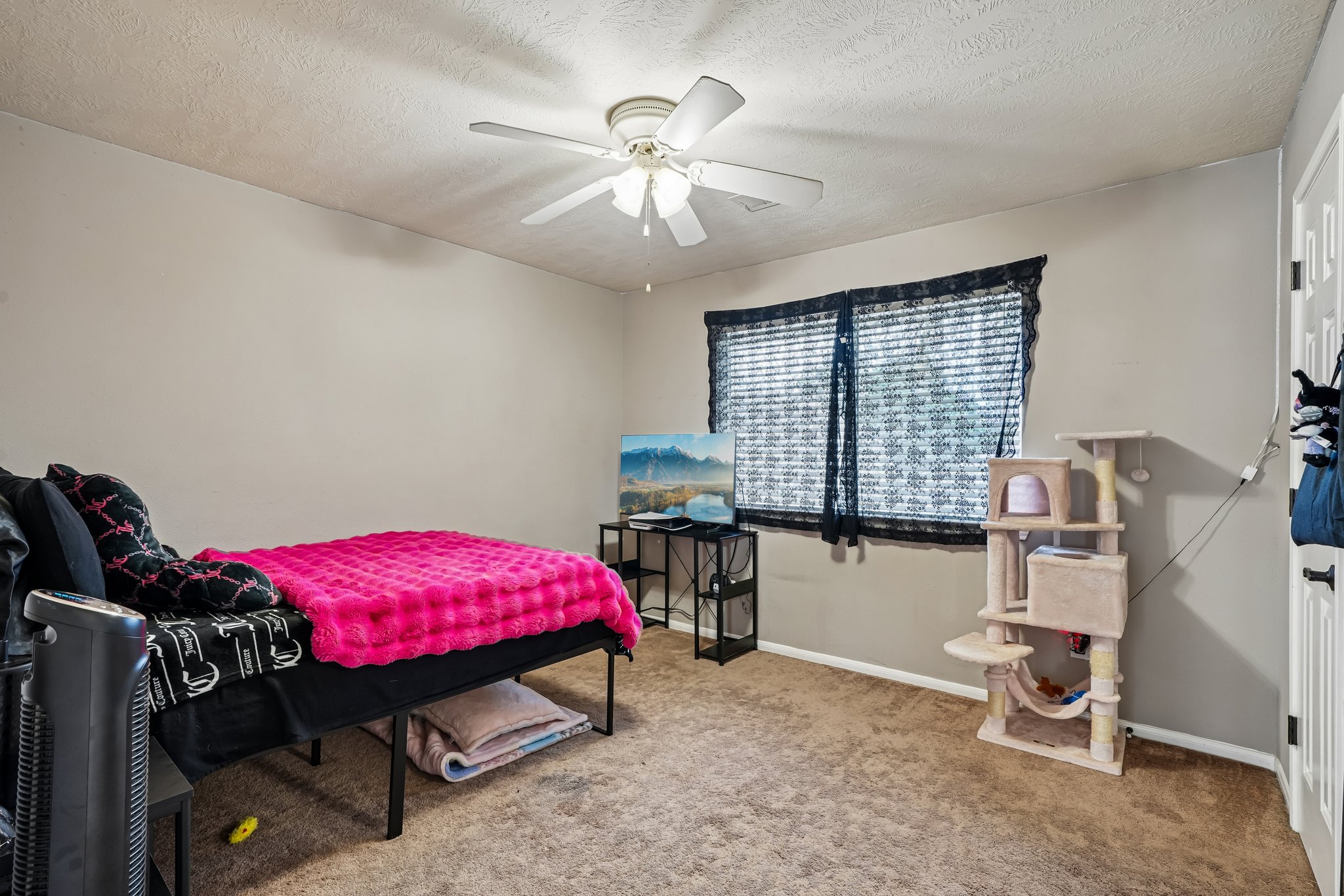 Sycamore Dr-S2604-042.jpg